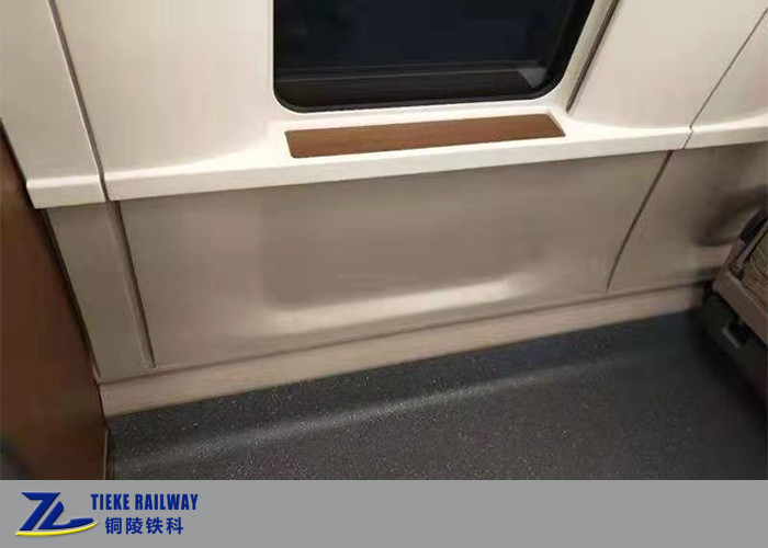 Διακοσμητικός πλευρικός τοίχος μερών εσωτερικού σιδηροδρόμων που διακοσμεί τα εσωτερικά πιάτα