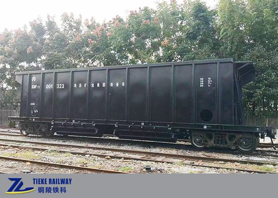 Σιδηροδρομικό βαγόνι εκφόρτωσης άνθρακα με τέσσερις καταπακτές εκκένωσης στο κάτω μέρος